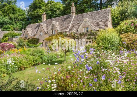 Alte Hütten in Bibury, Cotswolds, Gloucestershire, England Stockfoto
