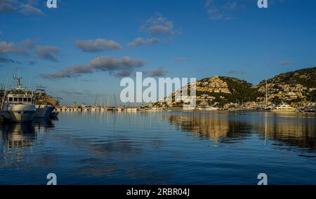 Blick auf Port d'Andratx und den Jachthafen, Mallorca, Spanien Stockfoto