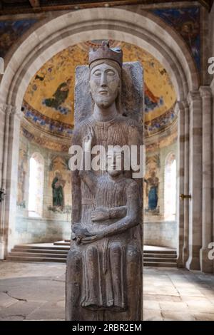 Die späte romanische Madonna mit Christuskind in der Johanniskirche in Schwäbisch Gmünd, Ostalbkreis, Baden-Württemberg, Deutschland, Europa Stockfoto