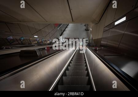 Battersea, London, Vereinigtes Königreich: Rolltreppe an der U-Bahn-Station Battersea Power Station der Northern Line Stockfoto