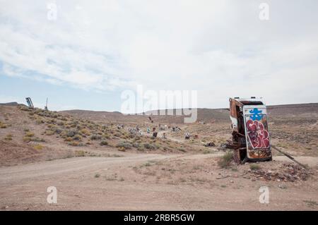 08-14-2017 Goldfield, NV, USA. International Car Forest of the Last Church. Stockfoto