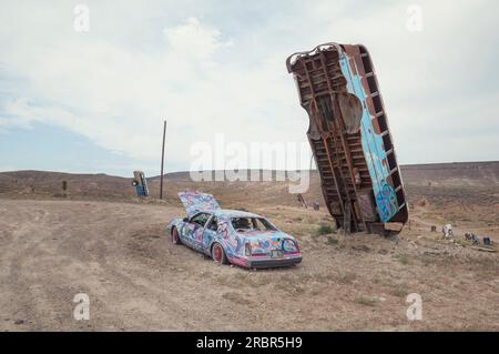 08-14-2017 Goldfield, NV, USA. International Car Forest of the Last Church. Stockfoto