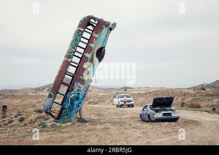 08-14-2017 Goldfield, NV, USA. International Car Forest of the Last Church. Stockfoto