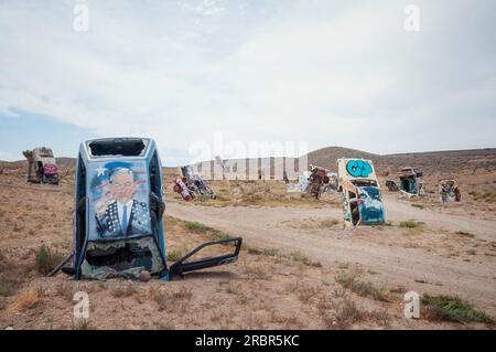 08-14-2017 Goldfield, NV, USA. International Car Forest of the Last Church. Stockfoto