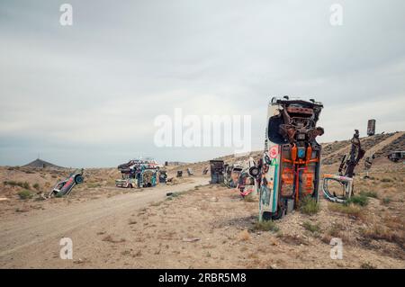 08-14-2017 Goldfield, NV, USA. International Car Forest of the Last Church. Stockfoto