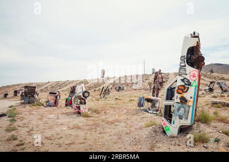 08-14-2017 Goldfield, NV, USA. International Car Forest of the Last Church. Stockfoto