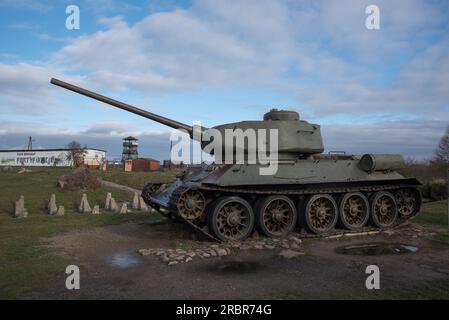 Der T-34 war ein sowjetischer Mittelpanzer und Hauptpanzer im Zweiten Weltkrieg mit Produktionszahlen mehr als jeder andere Panzer seiner Zeit. Stockfoto