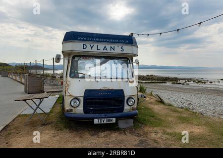 Barmouth, wales, 14. juni 2023, alter Food Truck am Meer Stockfoto