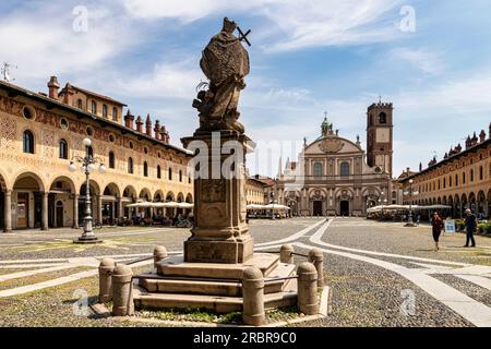 Herzogsplatz. Vigevano, Bezirk Pavia, Lombardei, Italien Stockfoto