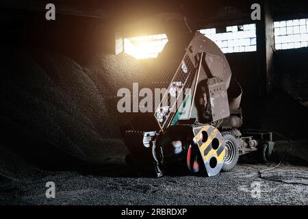 Bänderlademaschine für Brennstoffpellets. Stockfoto