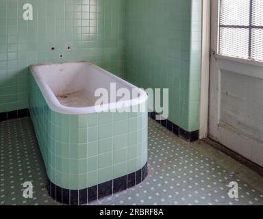 Badezimmer im St. Albans Sanitarium, das angeblich spukt Stockfoto