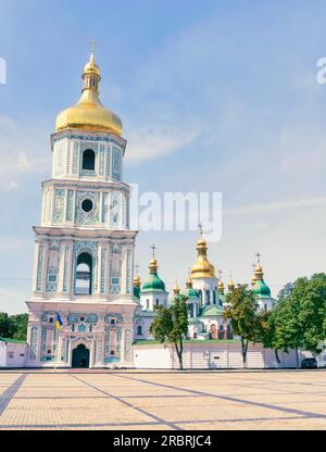 Die Hagia Sophia Kirche in Kiew, Ukraine, mit einem hohen Glockenturm Stockfoto