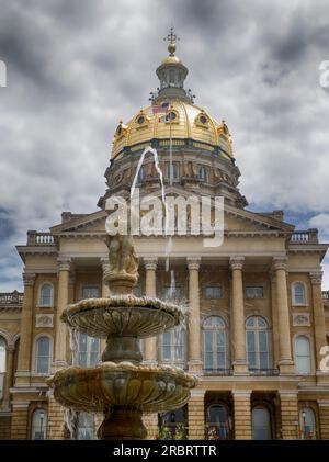 Das Iowa State Capitol ist das Kapitol des US-Bundesstaates Iowa. Es befindet sich in der Hauptstadt des Bundesstaates und beherbergt die Generalversammlung von Iowa Stockfoto