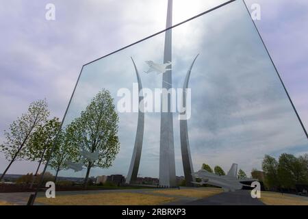 Washington, DC, 25. April 2014: Das US Air Force Memorial mit drei aufragenden Türmen außerhalb von Washington, DC Stockfoto