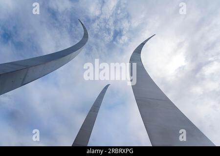 Washington, DC, 25. April 2014: Das US Air Force Memorial mit drei aufragenden Türmen außerhalb von Washington, DC Stockfoto