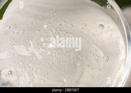 Natürliches Aloe-Gel als Hintergrund, Nahaufnahme Stockfoto