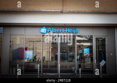 Bild eines Schildes mit dem Logo von Albert Heijn auf dem Hauptmarkt für Vaals, Niederlande. Albert Heijn ist die größte Supermarktkette in der Stockfoto