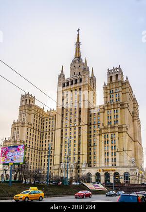 Russland, 11. März 2009, Wohnhaus in Kudrinskoy Gegend (Seven Sisters) Moskau. Die Sieben Schwestern sind eine Gruppe von sieben Wolkenkratzern in Moskau Stockfoto