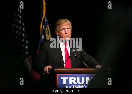 21. Februar 2016: Der republikanische Präsidentschaftskandidat Donald Trump spricht bei einer Kundgebung in Atlanta, Georgia, mit mehreren tausend Anhängern Stockfoto