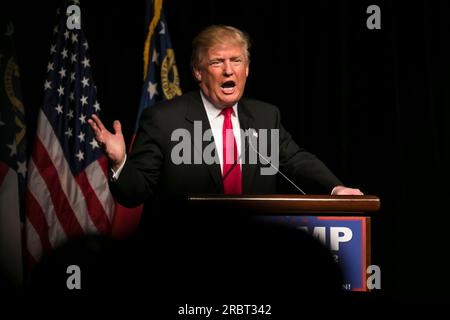 21. Februar 2016: Der republikanische Präsidentschaftskandidat Donald Trump spricht bei einer Kundgebung in Atlanta, Georgia, mit mehreren tausend Anhängern Stockfoto