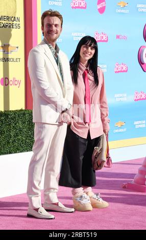 LOS ANGELES, KALIFORNIEN - JULI 09: (L-R) FINNEAS und Billie Eilish besuchen die Weltpremiere von „Barbie“ im Shrine Auditorium und der Expo Hall am Juli Stockfoto