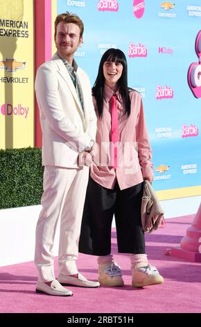 LOS ANGELES, KALIFORNIEN - JULI 09: (L-R) FINNEAS und Billie Eilish besuchen die Weltpremiere von „Barbie“ im Shrine Auditorium und der Expo Hall am Juli Stockfoto