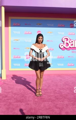 Los Angeles, Kalifornien, USA 9. Juli 2023 Schauspielerin Shay Mitchell besucht Warner Bros Pictures Weltpremiere von ÔBarbieÕ im Shrine Auditorium am 9. Juli 2023 in Los Angeles, Kalifornien, USA. Foto: Barry King/Alamy Stock Photo Stockfoto