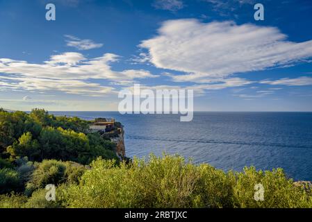 Punta de la Creueta vom Aussichtspunkt des Leuchtturms Cap de Salou (Tarragona, Katalonien, Spanien) ESP: Punta de la Creueta (Salou, España) Stockfoto