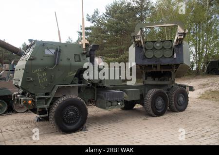 M142 HIMARS (M142 High Mobility Artillery Rocket System) ist ein leichter Mehrfach-Raketenwerfer © Wojciech Strozyk / Alamy Stock Photo Stockfoto