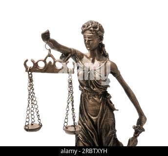 Die Statue von Lady Justice, isoliert auf Weiß. Symbol für faire Behandlung nach dem Gesetz Stockfoto