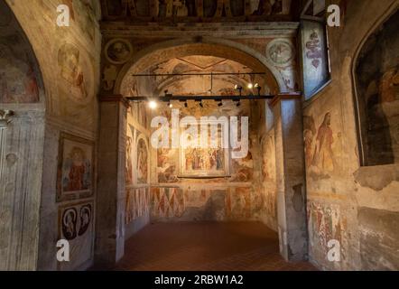 Das Kloster San Salvatore gehört zum UNESCO-Weltkulturerbe und ist ein wichtiges Wahrzeichen in Brescia. Hier vor allem die Innenausstattung Stockfoto