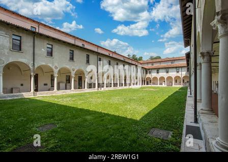 Das Kloster San Salvatore gehört zum UNESCO-Weltkulturerbe und ist ein wichtiges Wahrzeichen in Brescia. Hier vor allem das Kloster Stockfoto