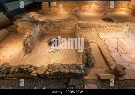 Die Ortaglia Domus, die zum UNESCO-Weltkulturerbe gehört, ist ein wichtiges Wahrzeichen in Brescia. Hier vor allem die Mosaike Stockfoto