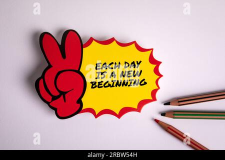 Jeder Tag ist ein Neuanfang. Motivationstext auf einer Haftnotiz. Stockfoto