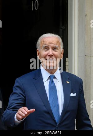 US-Präsident Joe Biden geht nach einem Treffen mit dem britischen Premierminister Rishi Sunak in der Downing Street 10 am 10. Juli 2023 Stockfoto