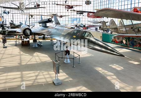 Das schnellste Flugzeug der Welt Lockheed M-21 Blackbird mit seiner D-21 Drohne, die auf der Oberseite montiert ist, ist im Museum of Flight Seattle Washington State USA zu sehen Stockfoto