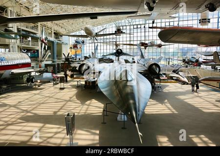 Das schnellste Flugzeug der Welt Lockheed M-21 Blackbird mit seiner D-21 Drohne, die auf der Oberseite montiert ist, ist im Museum of Flight Seattle Washington State USA zu sehen Stockfoto