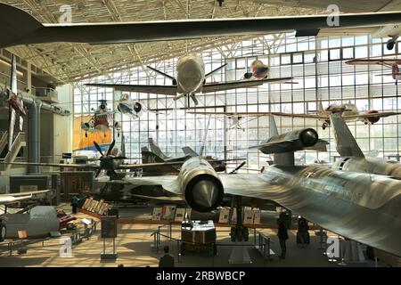 Das schnellste Flugzeug der Welt Lockheed M-21 Blackbird mit seiner D-21 Drohne, die auf der Oberseite montiert ist, ist im Museum of Flight Seattle Washington State USA zu sehen Stockfoto