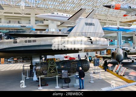 Das schnellste Flugzeug der Welt Lockheed M-21 Blackbird mit seiner D-21 Drohne, die auf der Oberseite montiert ist, ist im Museum of Flight Seattle Washington State USA zu sehen Stockfoto