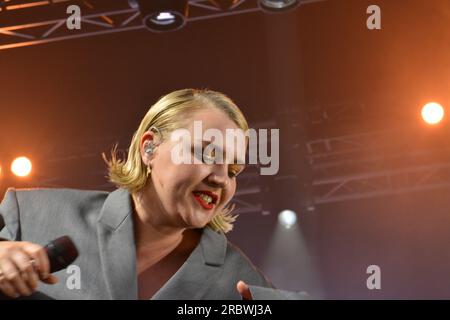 Selbstwertgefühl bei der Leistung beim Bristol Sounds Musikfestival in Bristol, England, Großbritannien. Juni 25 2023. Stockfoto