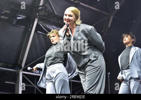 Selbstwertgefühl bei der Leistung beim Bristol Sounds Musikfestival in Bristol, England, Großbritannien. Juni 25 2023. Stockfoto