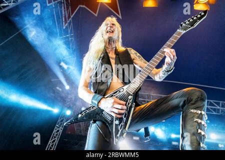 Oslo, Norwegen. 24., Juni 2023. Die schwedische Heavy-Metal-Band Hammerfall tritt während des norwegischen Musikfestivals Tons of Rock 2023 in Oslo ein Live-Konzert auf. Hier wird der Gitarrist Oscar Dronjak live auf der Bühne gesehen. (Foto: Gonzales Photo - Terje Dokken). Stockfoto