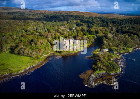 Vereinigtes Königreich, Schottland, Isle of Skye, Loch Dunvegan, Dunvegan Castle, Die Festung des Clans MacLeod seit dem 13. Jahrhundert Stockfoto