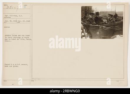 Sergeant Sullivan und General Bliss wurden in ihrer Kutsche gesehen, auf dem Weg zum Hotel de Ville in Paris, Frankreich. Das Foto wurde am 22. Januar 1919 aufgenommen und vom A.E.F.-Zensor veröffentlicht, mit der entsprechenden Nummer 35187. Stockfoto