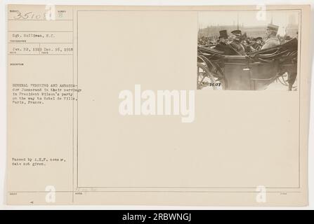 General Pershing und Botschafter Jusserand in der Kutsche von Präsident Wilson auf dem Weg zum Hotel de Ville in Paris, Frankreich. Das Foto wurde am 22. Januar 1919 von Sergeant Sullivan aufgenommen. Es wurde von einem A.E.P. Zensor herausgegeben, ohne dass das Datum der Zensur angegeben wurde. Dieses Bild ist in der Sammlung mit 135108 nummeriert. Stockfoto