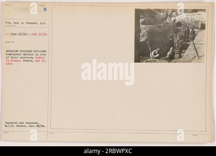 Amerikanische Soldaten bauen einen bombensicheren Unterschlupf in Mesnil-St. Pirmin, Frankreich, am 10. Mai 1918. Das Foto zeigt Pvt. EDW. R. Trabold, S.C. und wurde von einem Fotografen aus den USA aufgenommen Signalkorps. Das Bild wurde zensiert und am 28. Juni 1918 vom M.I.B.-Zensor veröffentlicht. Stockfoto