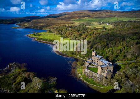 Vereinigtes Königreich, Schottland, Isle of Skye, Loch Dunvegan, Dunvegan Castle, Die Festung des Clans MacLeod seit dem 13. Jahrhundert Stockfoto