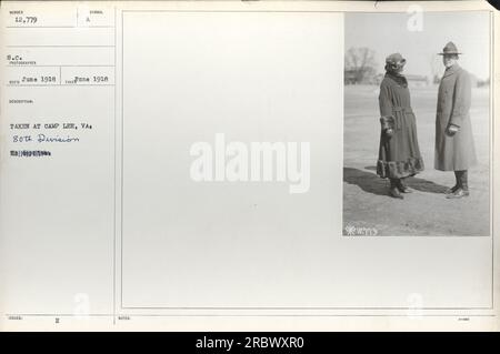 Soldaten der 80. Division in Camp Lee, VA, posieren für ein Gruppenfoto. Dieses Bild wurde im Juni 1918 aufgenommen und zeigt die Männer in ihren Militäruniformen während des Ersten Weltkriegs Es ist Teil der Fotografien von American Military Activities Sammlung. Stockfoto