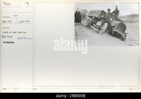 Soldaten der 80. Division in Camp Lee, Virginia, posierten im Ersten Weltkrieg neben einem LKW. Juni 1918. Stockfoto