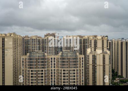 Die Geschäftsstadt Chengdu an einem bewölkten Tag. Stockfoto